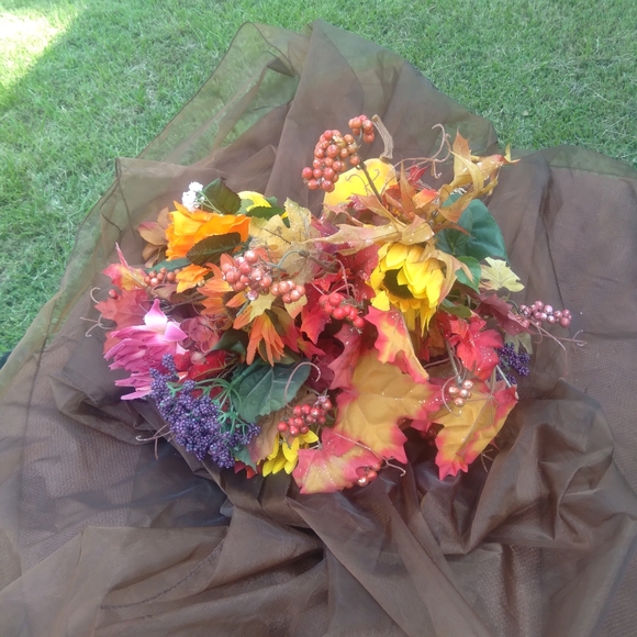 5 cornucopia baskets with faux fall arrangements - Picture 7 of 16